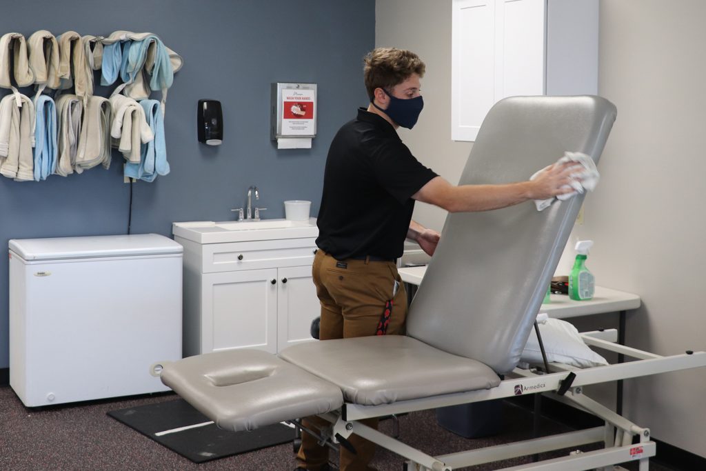 卢卡·阿多维尼-布鲁克，yy易游优惠学院